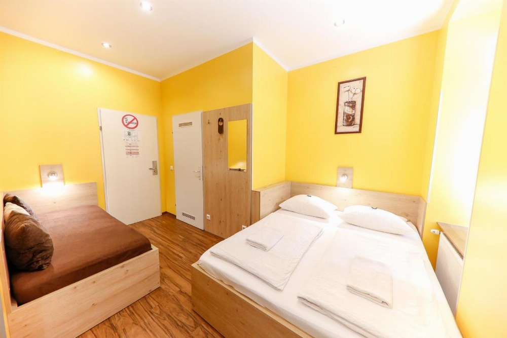 Do Step Inn  Hotel & Hostel